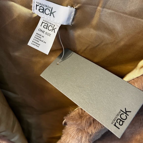 NORDSTROM RACK / PLUSH CARAMEL COVER / NWT - Picture 3 of 8